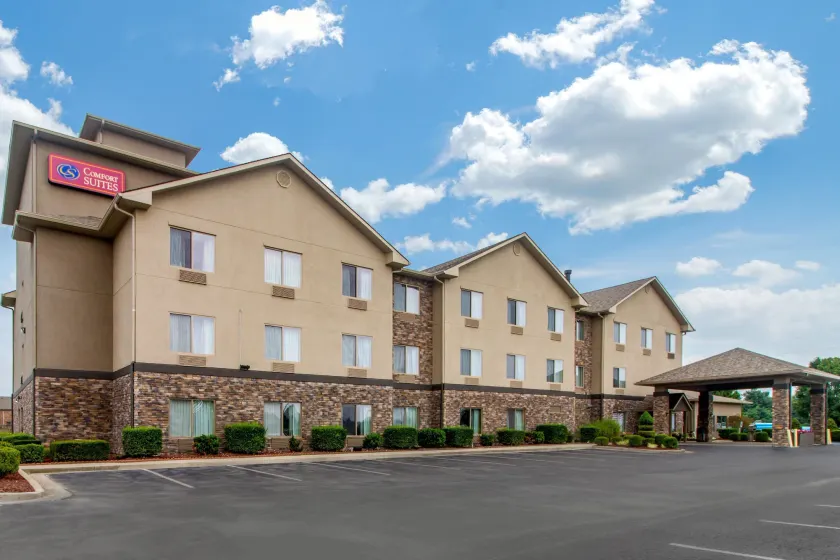 Comfort Suites Danville - Image 1