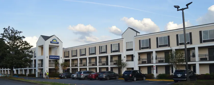 Days Inn by Wyndham Marietta-Atlanta-Delk Road - Image 1