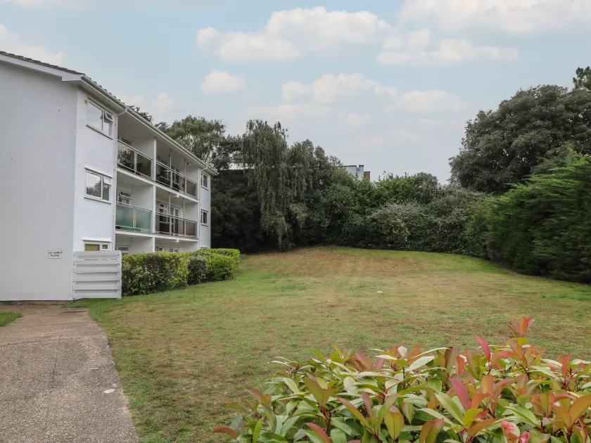 Flat 5 Fairwinds - Image 1
