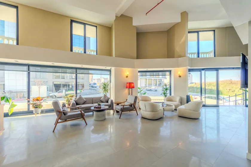 Nenessa Airport Hotel - Lobby