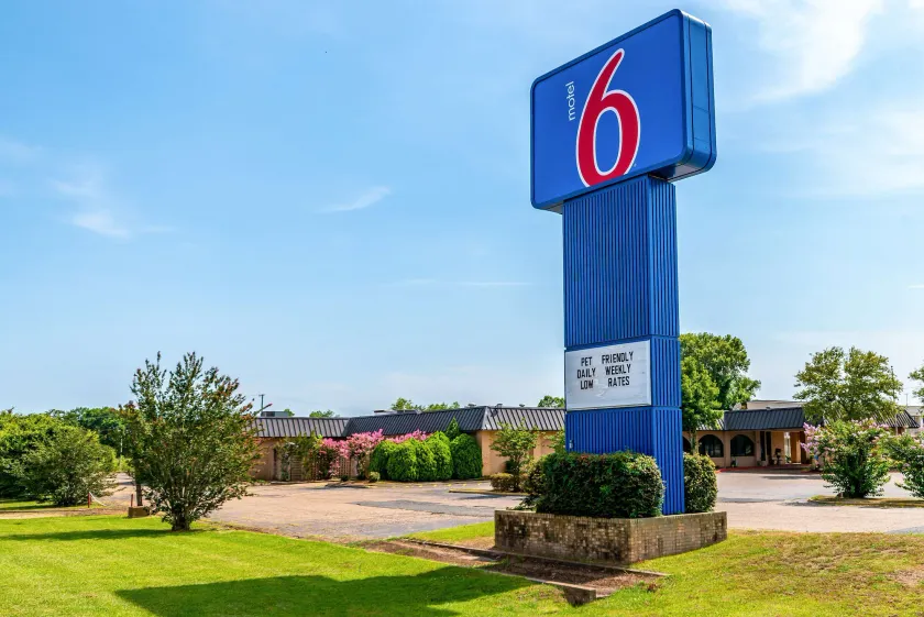 Motel 6-Natchitoches, LA - Image 1