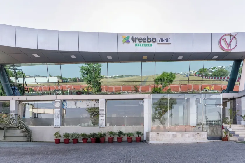 Treebo Premium Vinnie - Near Airport - Image 1