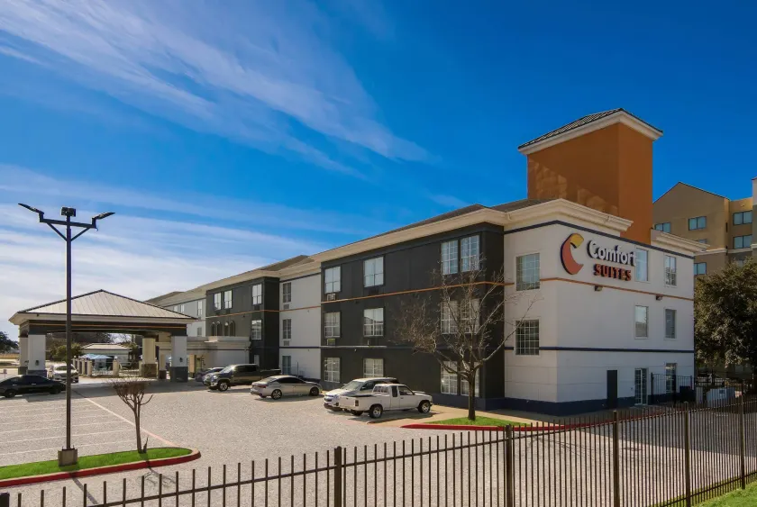 Comfort Suites Fort Worth North Fossil Creek - Image 1