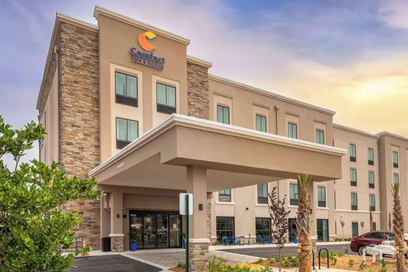 Comfort Inn & Suites Jacksonville - Orange Park Near Naval Air Station - Image 1