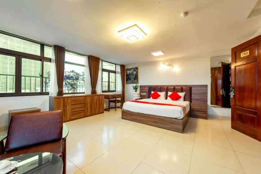 Westlake Tay Ho Hotel 696 Lạc Long Quân - Image 1