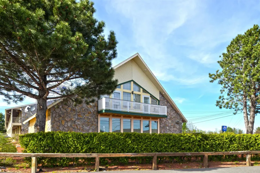 Americas Best Value Inn Plattsburgh - Image 1