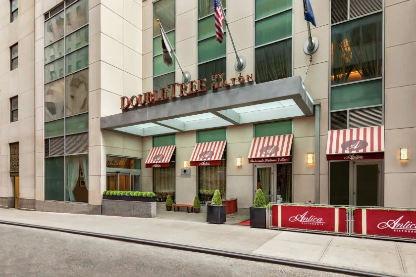 DoubleTree by Hilton New York Downtown - Image 1