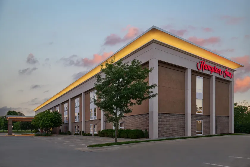 Hampton Inn Lawrence - Image 1