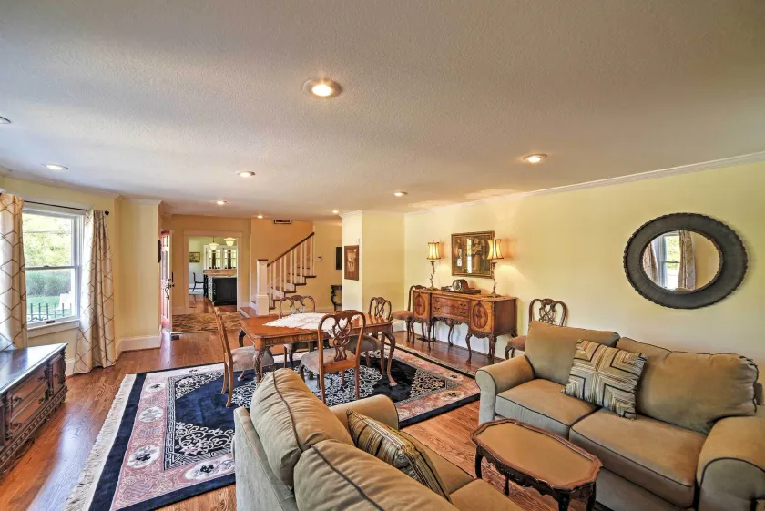 Spacious & Stunning Cleveland Getaway on 1 Acre - Intérieur