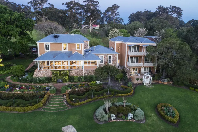Grand Mercure Basildene Manor - Image 1