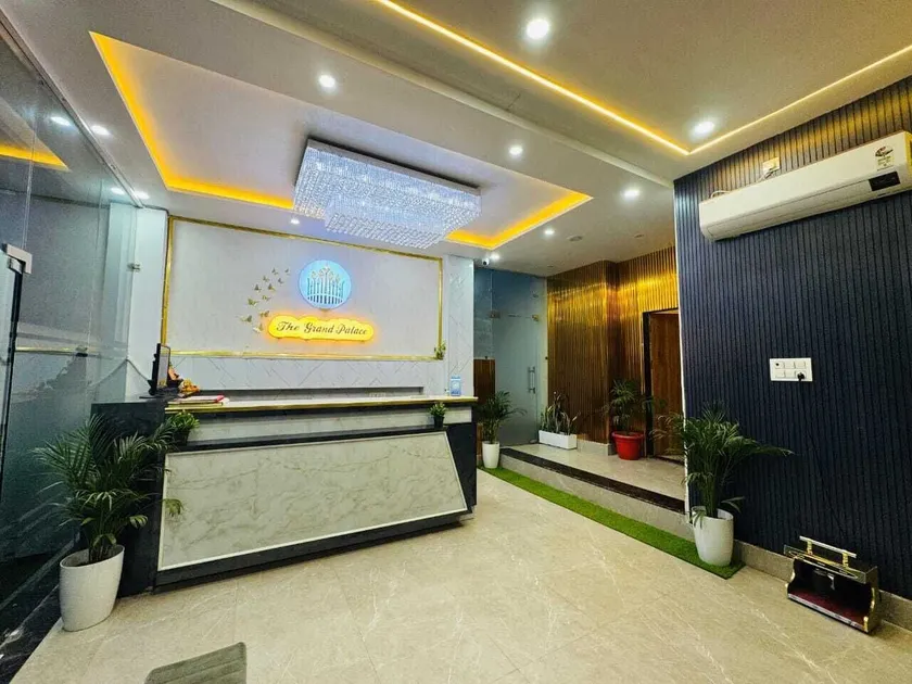 The Grand Palace - Lobby
