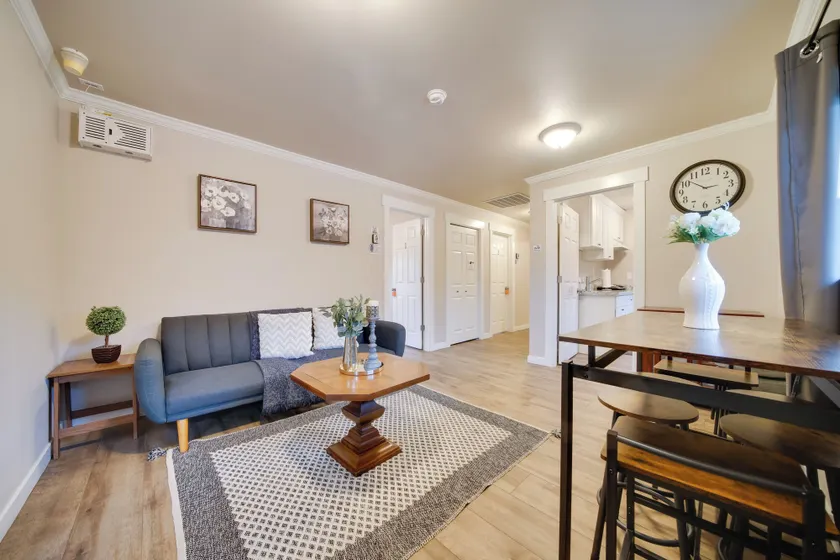 2 Mi to Lumen Field! 2nd-floor Apartment w/ Deck - Image 1