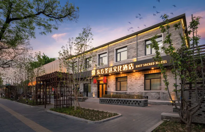 East Sacred Hotel Leo handles coverd丨2mins walk to the Metro丨Nearby Forbidden Square丨Free Pick-up for 7nights more丨Rooftop Chill - Image 1