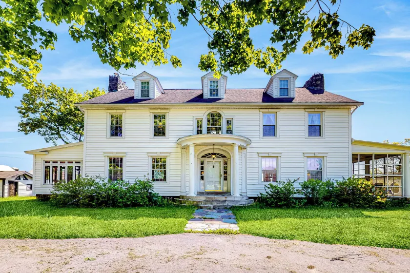 7BR Modern Farmhouse on Sustainable Working Farm - Image 1