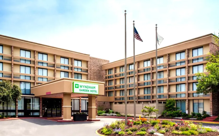 Baymont by Wyndham Schaumburg Chicago Northwest - Image 1