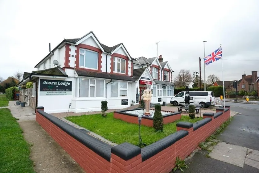 Acorn Lodge Hotel Gatwick & Parking - Image 1
