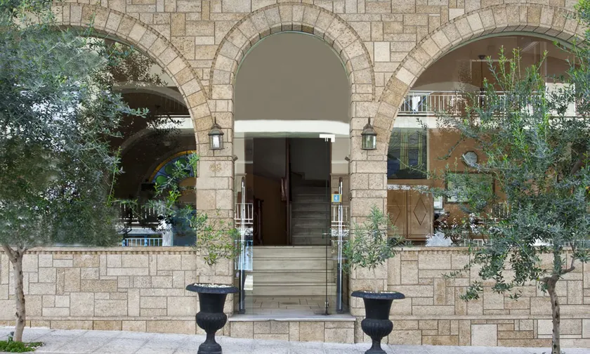 Elizabeth Hotel - Image 1