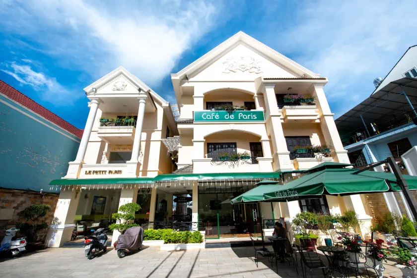 Le Petit Paris Dalat Hotel - Image 1