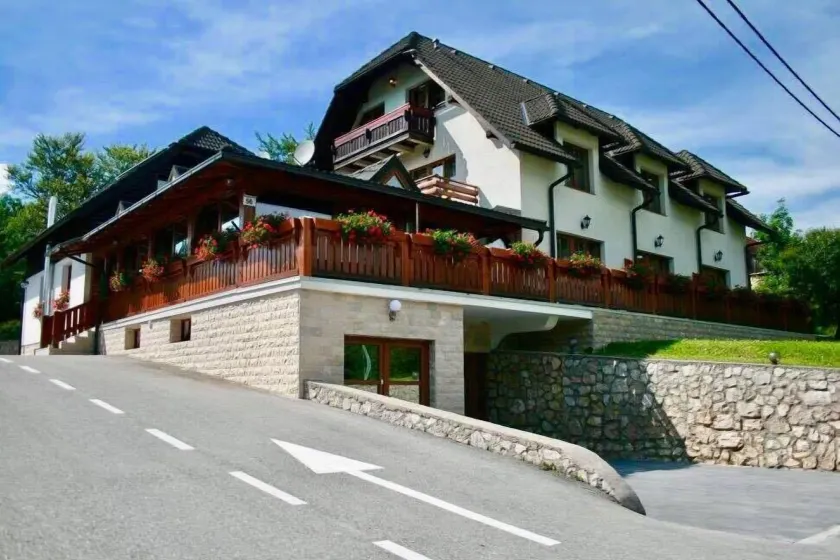 Guesthouse Villa Plitvička - Image 1