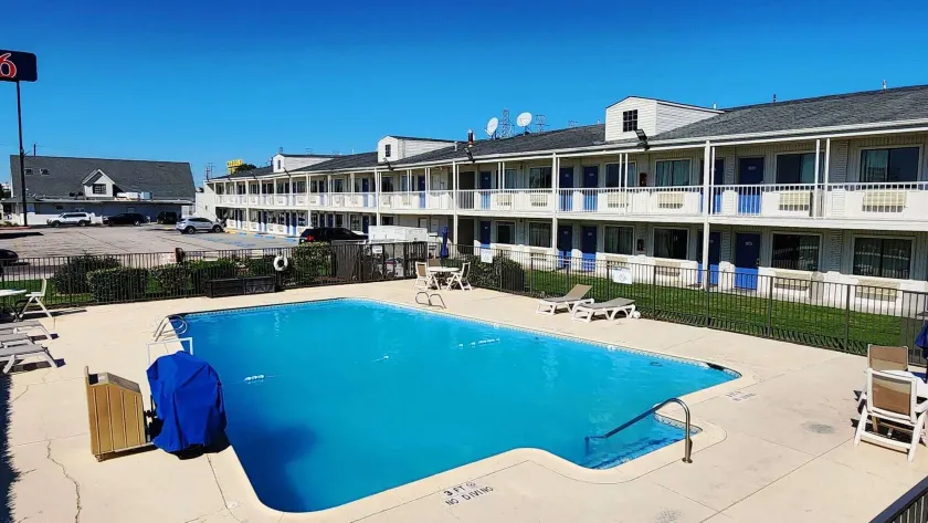 Motel 6-Webster, TX - Houston - Nasa Lake - Image 1