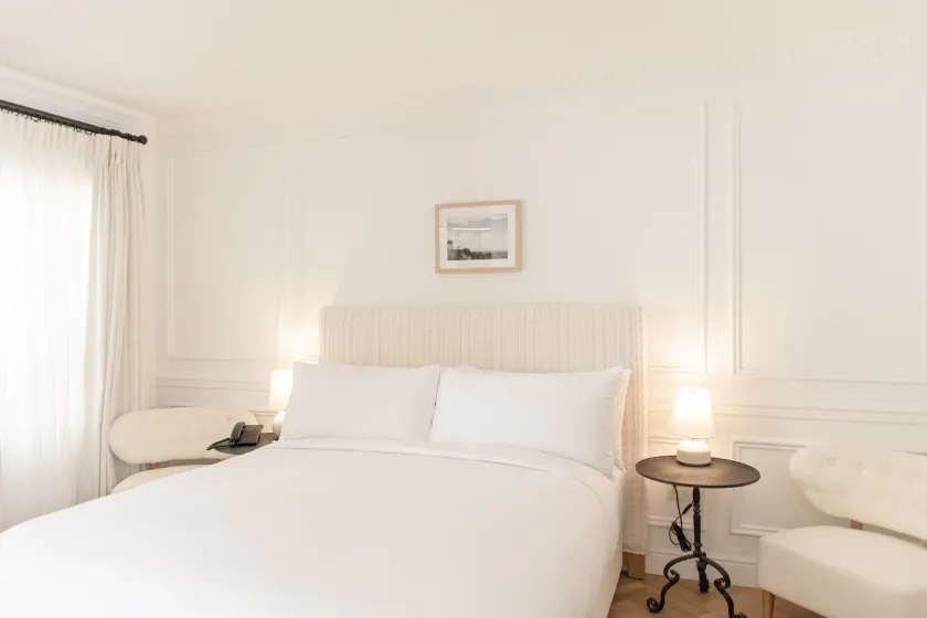 Cara Hotel - Image 1
