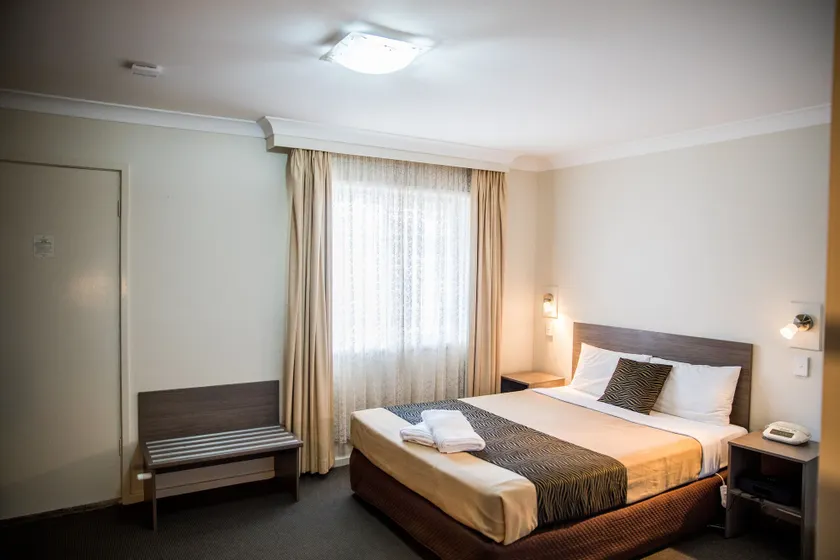 Lilac City Motor Inn - Room