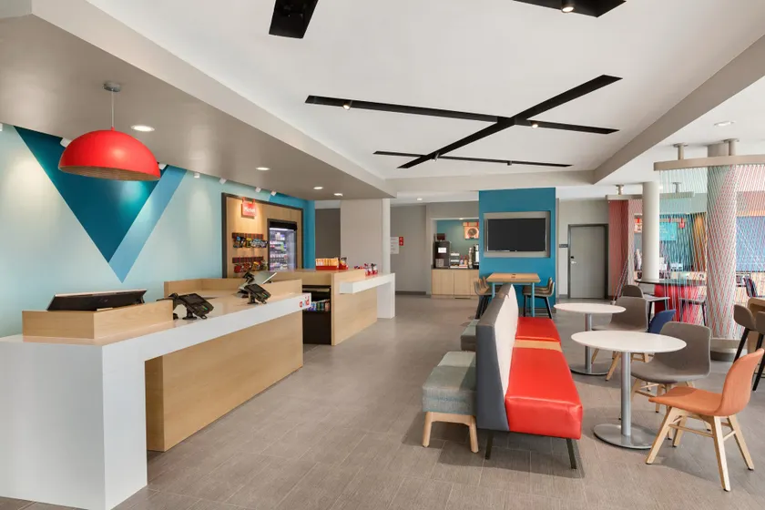 avid hotels - Salem by IHG - Lobby
