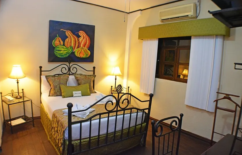 Hotel Los Balcones Leon - Image 1