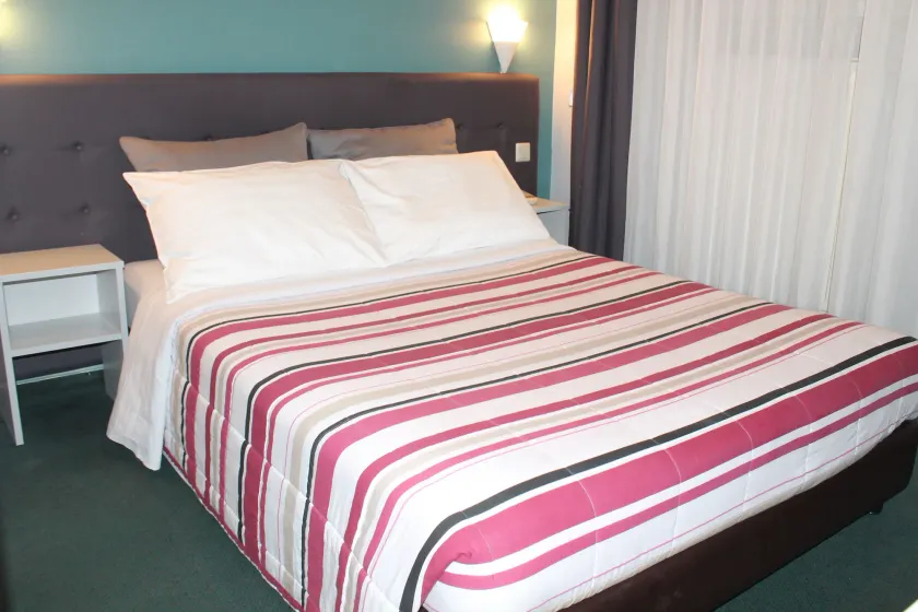 Yasha Hotel - Image 1