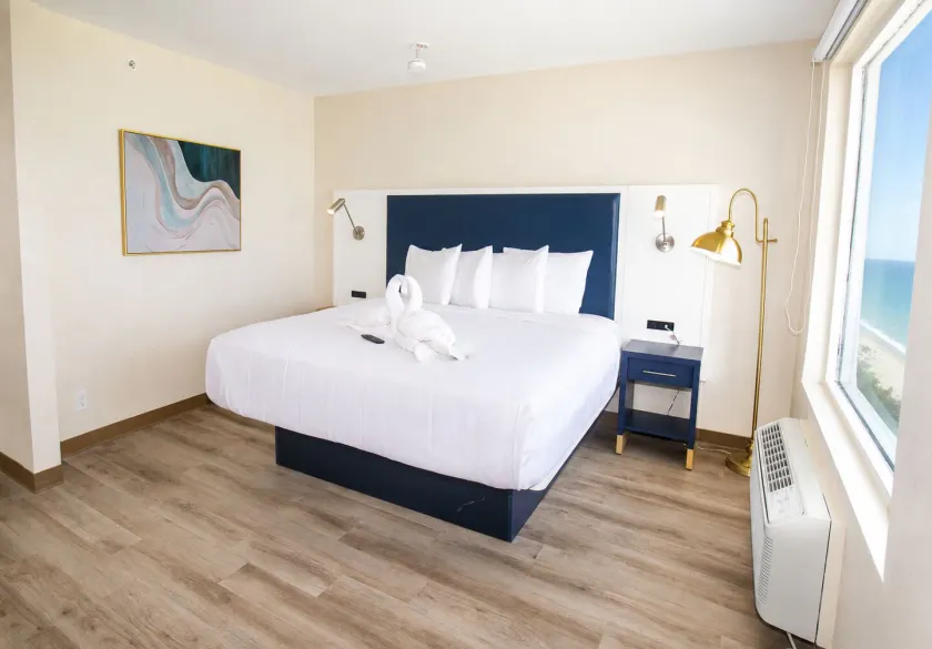 Palm & Tide Beachfront Hotel - Image 1