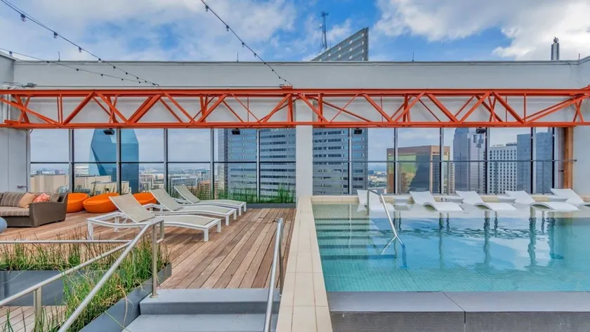 22nd FL Bold CozySuites w/pool, gym, roof - Image 1