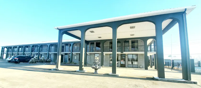 Executive Inn - Image 1