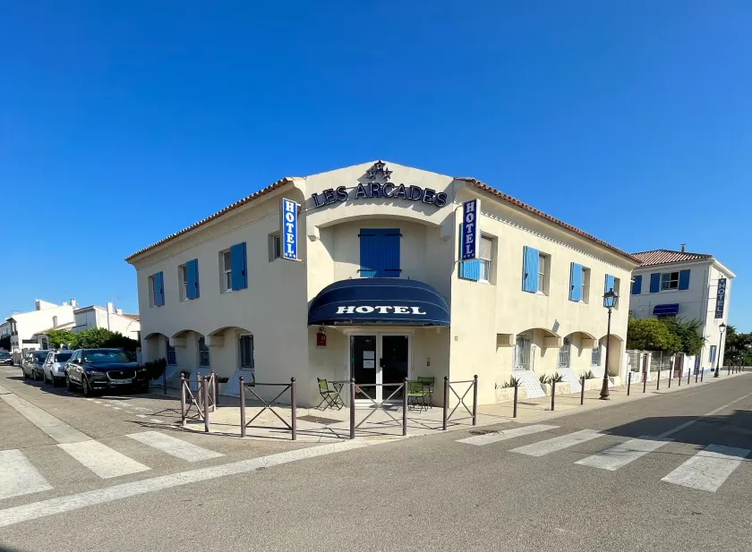 Hôtel Les Arcades - Image 1
