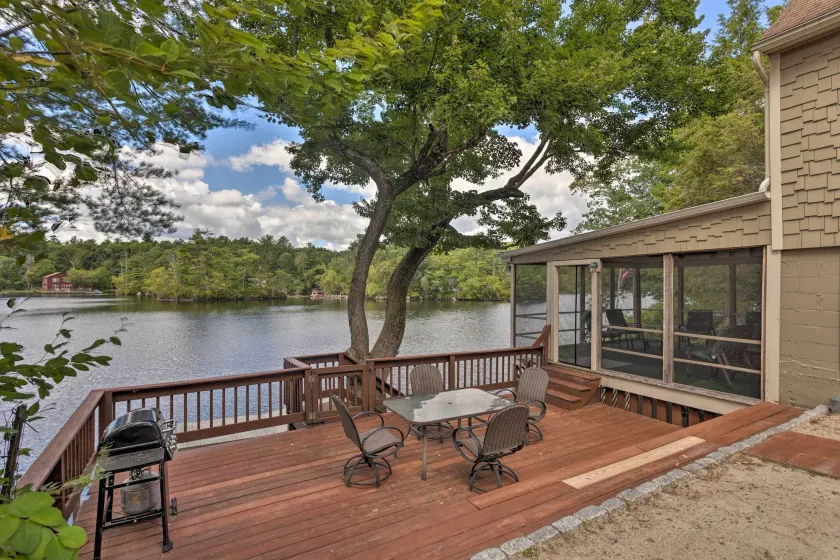 Beautiful Lakeside Milford Family Home & Deck - Image 1