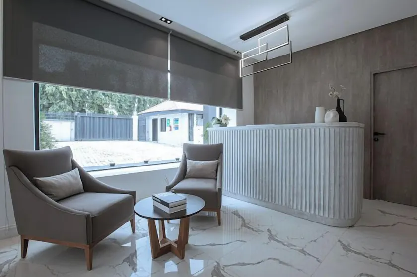 Knightsbridge Hotel and Suites  - Indgang