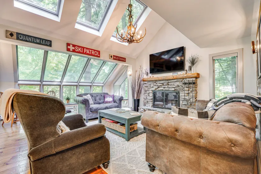 Vermont Mountain Retreat: The Antler House - Image 1