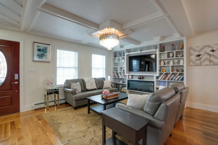 4 Mi to Revere Beach! Walkable Family Retreat - Image 1