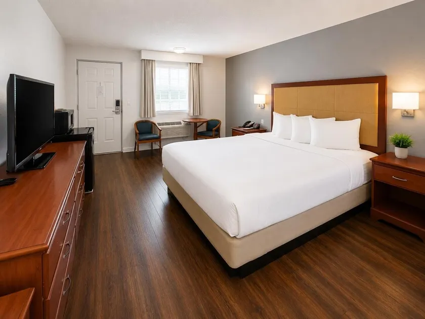Evergreen Inn - Image 1