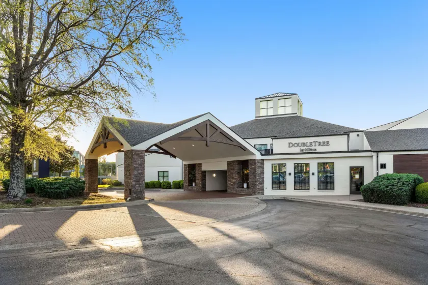 DoubleTree Suites by Hilton Hotel Huntsville South - Image 1