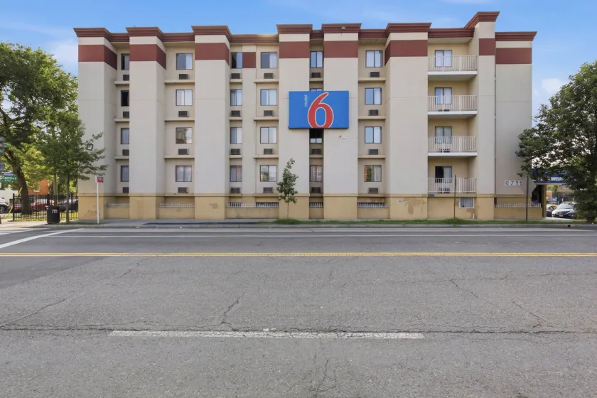 Motel 6-Washington, DC - Image 1