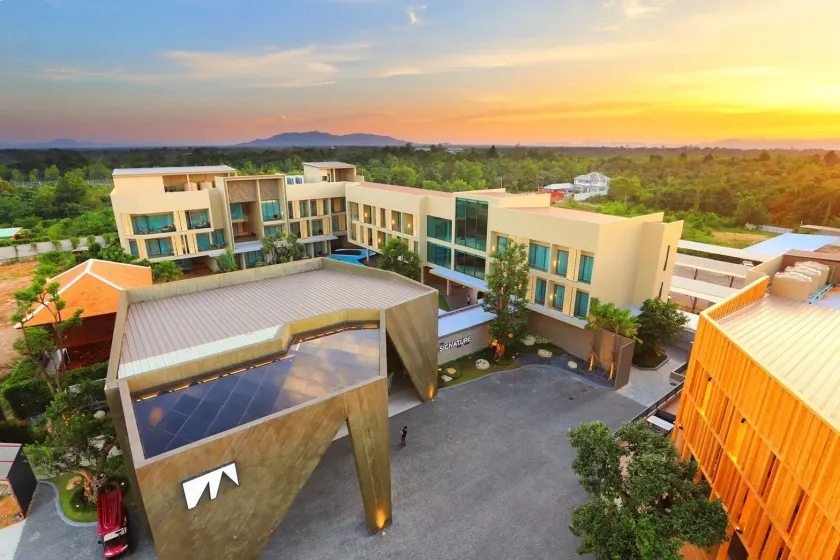The Signature Hotel Airport - Image 1