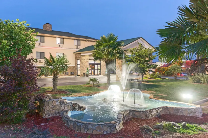 Super 8 by Wyndham Anderson/Clemson Area - Image 1