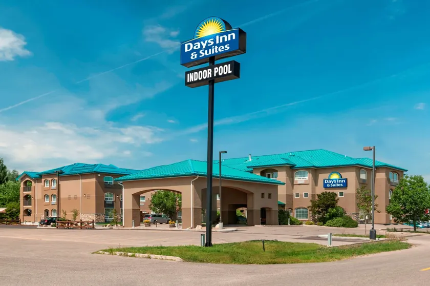 Days Inn & Suites by Wyndham Brandon - Image 1