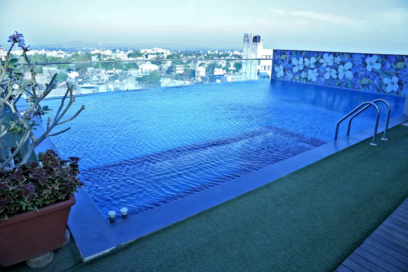 Hotel Vrishali Executive - Image 1