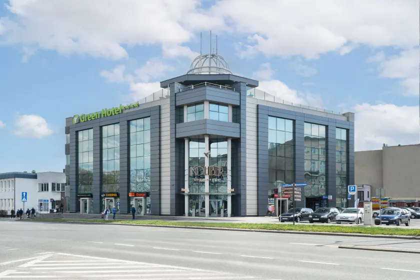 Green Hotel - Image 1
