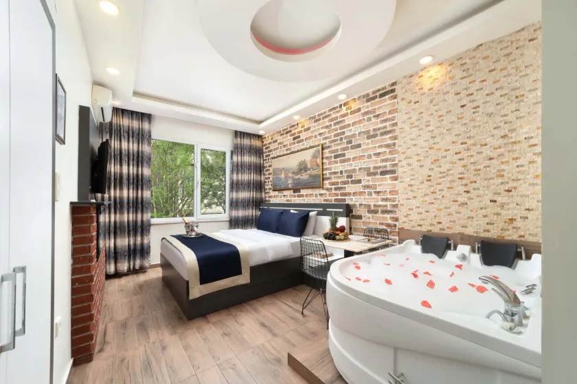 İstanbul Hotel & Suites - Image 1