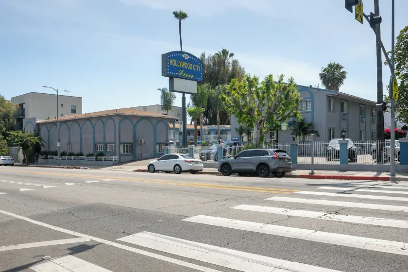 Hollywood City Inn - Image 1