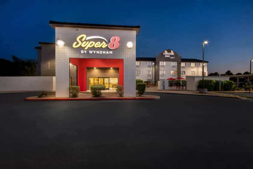 Super 8 by Wyndham Mesa Gilbert - Image 1