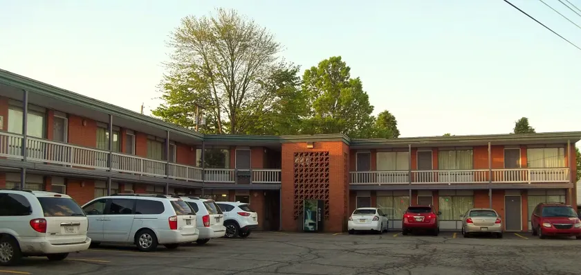 Royal Motel - Image 1