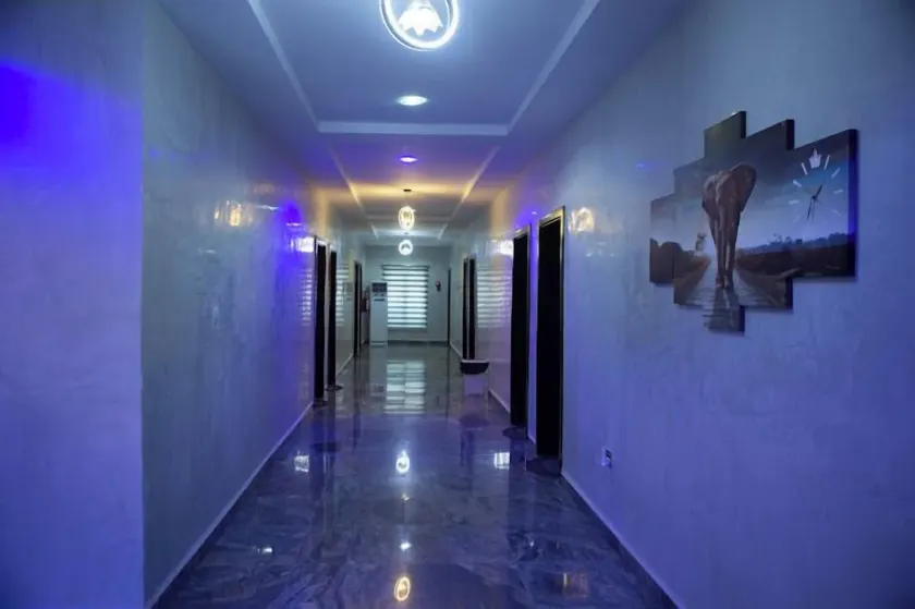 Peridot Hotel and Suites - Lobby